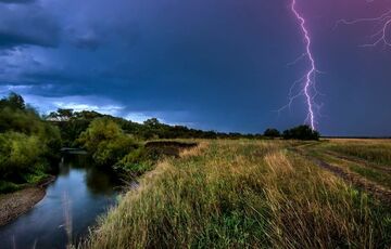Ще один грозовий день: прогноз погоди в Україні