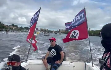 У параді човнів на підтримку Трампа взяли участь неонацисти: відео