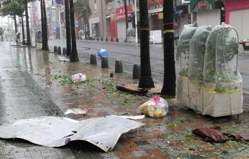 Японию накрыл мощный тайфун Японию накрыл мощный тайфун