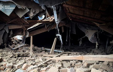 Рятувальники показали наслідки ракетної атаки на Київщину