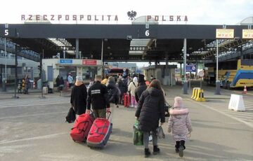 В Польше прекратили выплату помощи украинским беженцам В Польше прекратили выплату помощи украинским беженцам