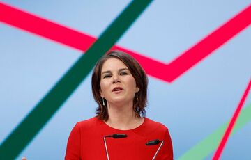 Встречу Зеленского и Бербок отменили: СМИ указали на вероятные разногласия 