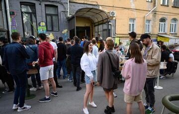 Соцопитування: українці почали частіше розмовляти вдома українською мовою