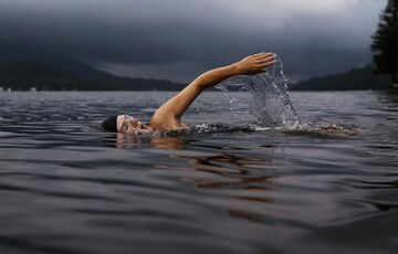 Росіянина, який намагався вплав дістатися Одеси з Криму, засудили до 6 років колонії