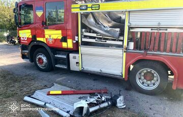 Россияне атаковали спасателей, тушивших пожар в Никополе