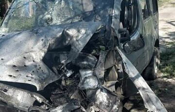 Россияне дроном атаковали гражданский автомобиль в Херсонской области Россияне дроном атаковали гражданский автомобиль в Херсонской области