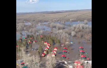 У російському місті Орськ прорвало дамбу: відео