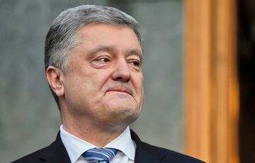 Порошенко демонстративно проигнорировал сотрудников ГБР, желающих вручить ему повестку Порошенко демонстративно проигнорировал сотрудников ГБР, желающих вручить ему повестку