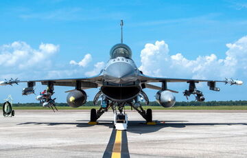 ЗМІ повідомили, що перші винищувачі F-16 прибудуть до України за кілька тижнів ЗМІ повідомили, що перші винищувачі F-16 прибудуть до України за кілька тижнів