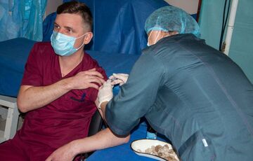 У МОЗ розповіли, кого на вакцинацію від ковіду реєструватимуть роботодавці У МОЗ розповіли, кого на вакцинацію від ковіду реєструватимуть роботодавці