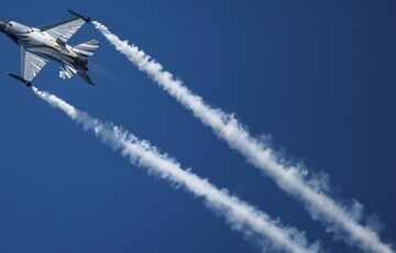Дуда висловив сумнів, що в Україну можна поставити винищувачі F-16. Дуда висловив сумнів, що в Україну можна поставити винищувачі F-16.