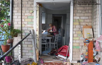 Россияне сбросили КАБы на Запорожье: разрушены десятки домов, есть раненые Россияне сбросили КАБы на Запорожье: разрушены десятки домов, есть раненые