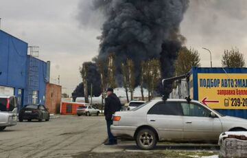 У Новосибірську горить склад на території оборонного ”Заводу припоїв”