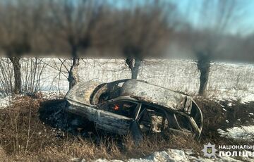 Российский дрон атаковал гражданский автомобиль в Купянске Российский дрон атаковал гражданский автомобиль в Купянске