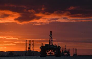 Стоимость нефти в мире снова выросла после падения до минимальных отметок за полгода Стоимость нефти в мире снова выросла после падения до минимальных отметок за полгода
