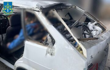 Российские военные обстреляли гражданский автомобиль в Херсонской области