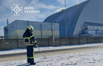 На ЧАЭС продолжают тушить очаги тления: кадры На ЧАЭС продолжают тушить очаги тления: кадры