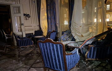 Удар по центру Одессы: как после обстрела выглядит отель ”Бристоль” изнутри Удар по центру Одессы: как после обстрела выглядит отель ”Бристоль” изнутри