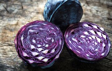 Готовим вкуснейший салат из красной капусты по рецепту Джейми Оливера Готовим вкуснейший салат из красной капусты по рецепту Джейми Оливера