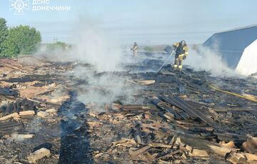 Из-за атаки дронов в Донецкой области вспыхнул масштабный пожар