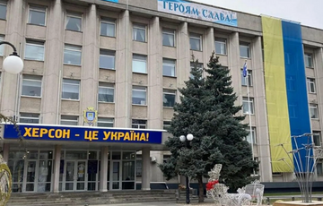 Оккупанты вывезли из Херсона все ”скорые”, автобусы и пожарные