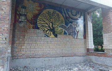 У Києві збивають панно, присвячене ліквідаторам аварії на ЧАЕС: фото У Києві збивають панно, присвячене ліквідаторам аварії на ЧАЕС: фото