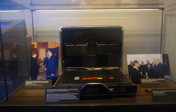 Путіна в Рязані супроводжував чоловік, можливо, з ”ядерною валізкою”