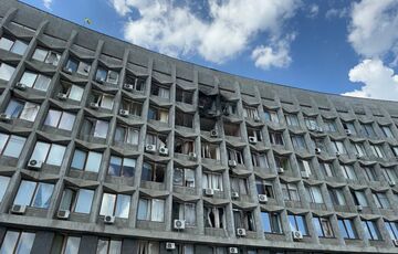 Російський дрон знову вдарив по будівлі Сумської ОДА