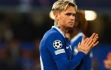 Мудрик різко відреагував на критику фаната і викликав його на футбольний батл