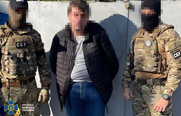 У Херсоні затримали медика, який коригував удари по місту У Херсоні затримали медика, який коригував удари по місту