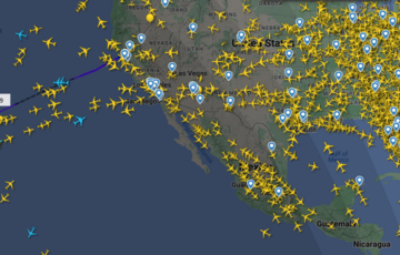 Американський військовий літак перетинає Тихий океан - Ненсі Пелосі летить на Тайвань?