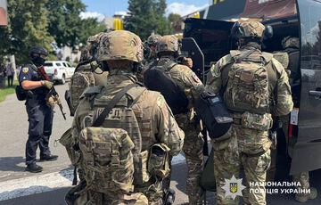 Поліція затримала чоловіка, який вчинив стрілянину у McDonald's: він поранив сам себе