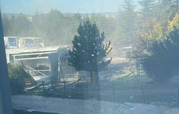 В Турции перед зданием аэрокосмической компании прогремел взрыв и слышна стрельба: кадры