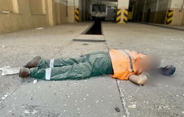 Оккупанты прицельно обстреляли троллейбусное депо в Херсоне, есть погибшие: фото