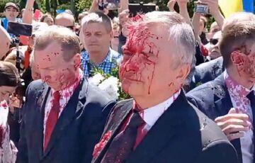 У Варшаві облили фарбою посла Росії у Польщі У Варшаві облили фарбою посла Росії у Польщі