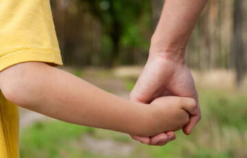 В Украину вернули семерых детей из оккупированной Херсонской области: среди них младенец