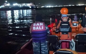 Біля берегів Балі затонув пором з десятками пасажирів на борту