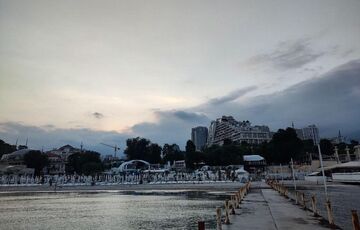 Рашисты в новогоднюю ночь ударили дронами-камикадзе по Одессе: возник пожар, известно о погибшем