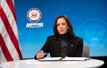 Вице-президент США назвала провал с оказанием помощи Украине подарком Путину