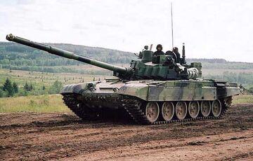 Польша передала Украине более 200 танков и терминал для перевозки гуманитарной помощи