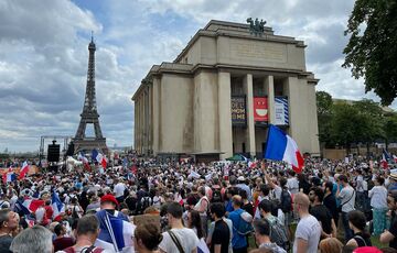 У Парижі розігнали протест противників ковід-обмежень
