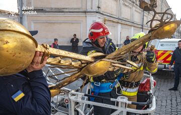 На одному з храмів Києво-Печерської лаври завалився хрест