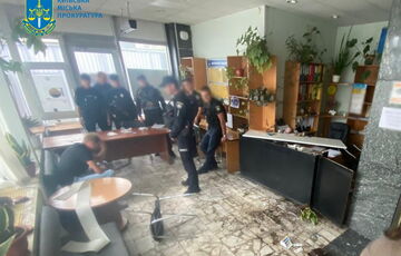 У Києві чоловік розгромив приймальню Мінсоцполітики, бо не може знайти собі дружину