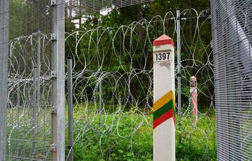 Литва закрывает два пункта пропуска на границе с Беларусью