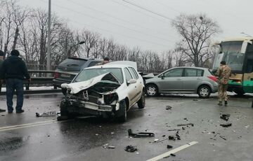 Последствия гололеда: под Киевом разбились 9 автомобилей - ФОТО