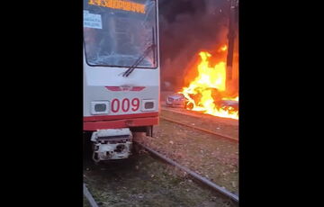 Россияне наносят удары по Запорожью, есть жертвы: первые кадры Россияне наносят удары по Запорожью, есть жертвы: первые кадры