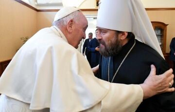 Папа Франциск в Угорщині тепло зустрів та розцілував фігуранта санкцій митрополита РПЦ Папа Франциск в Угорщині тепло зустрів та розцілував фігуранта санкцій митрополита РПЦ