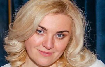 Директор київського ліцею, яка коригувала вогонь окупантів, а потім вийшла під заставу, втекла