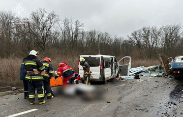 У Харківській області зіткнулися легковик, мікроавтобус та вантажівка: загинули 6 людей