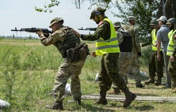 Канада відмовилася надсилати додаткових інструкторів в Україну